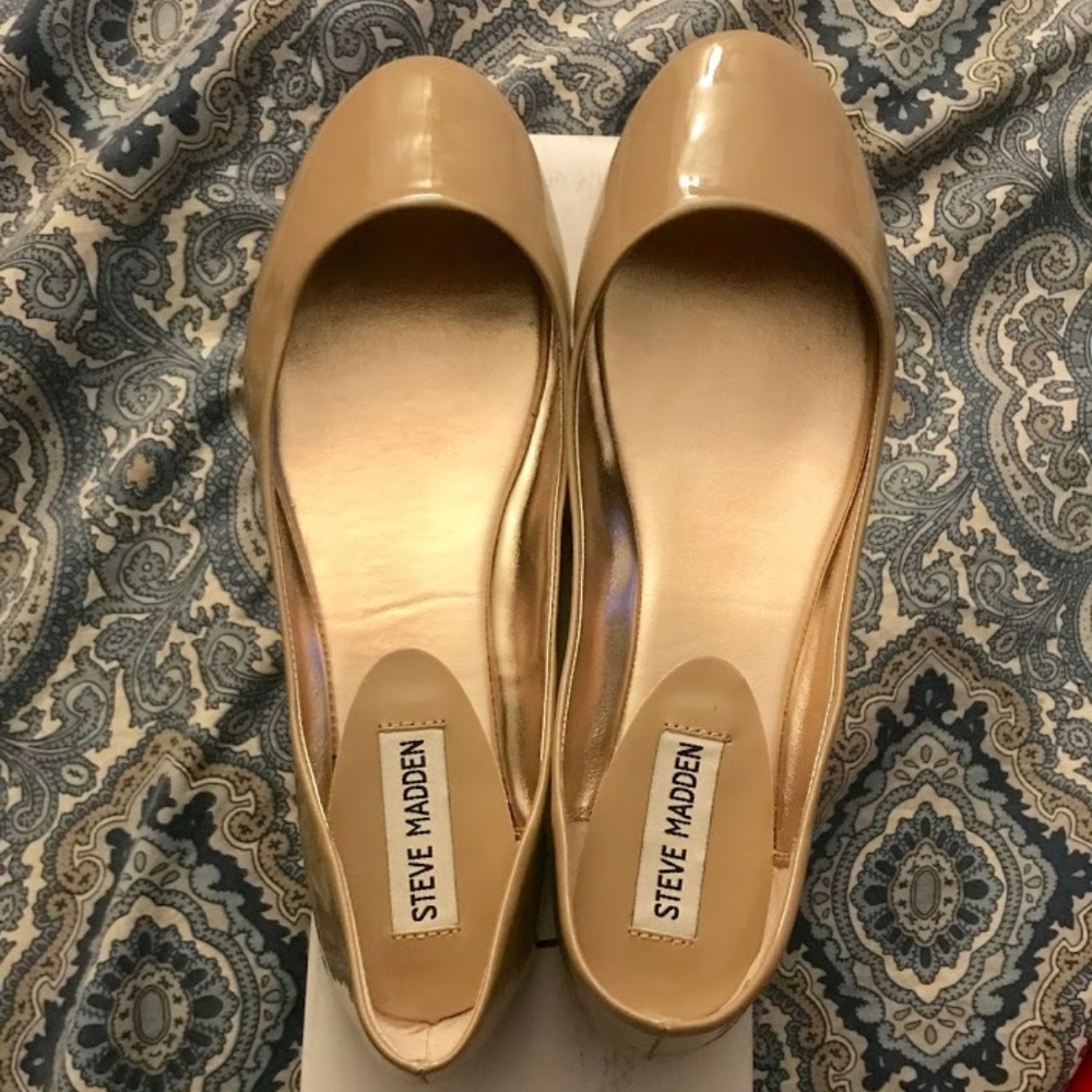 Steve Madden - Taupe Flats NWT